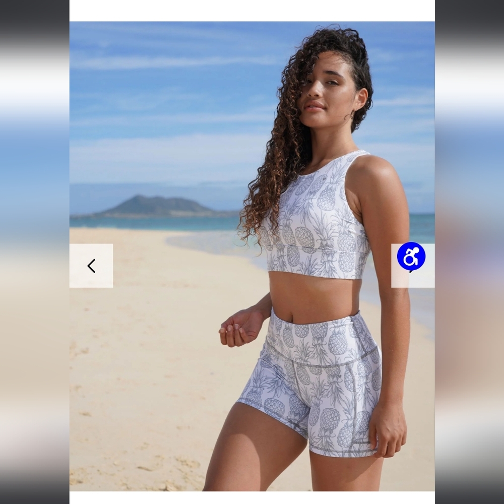 PINEAPPLE POCKET SHORTS size S & DREAMY SPORTS BRA size M